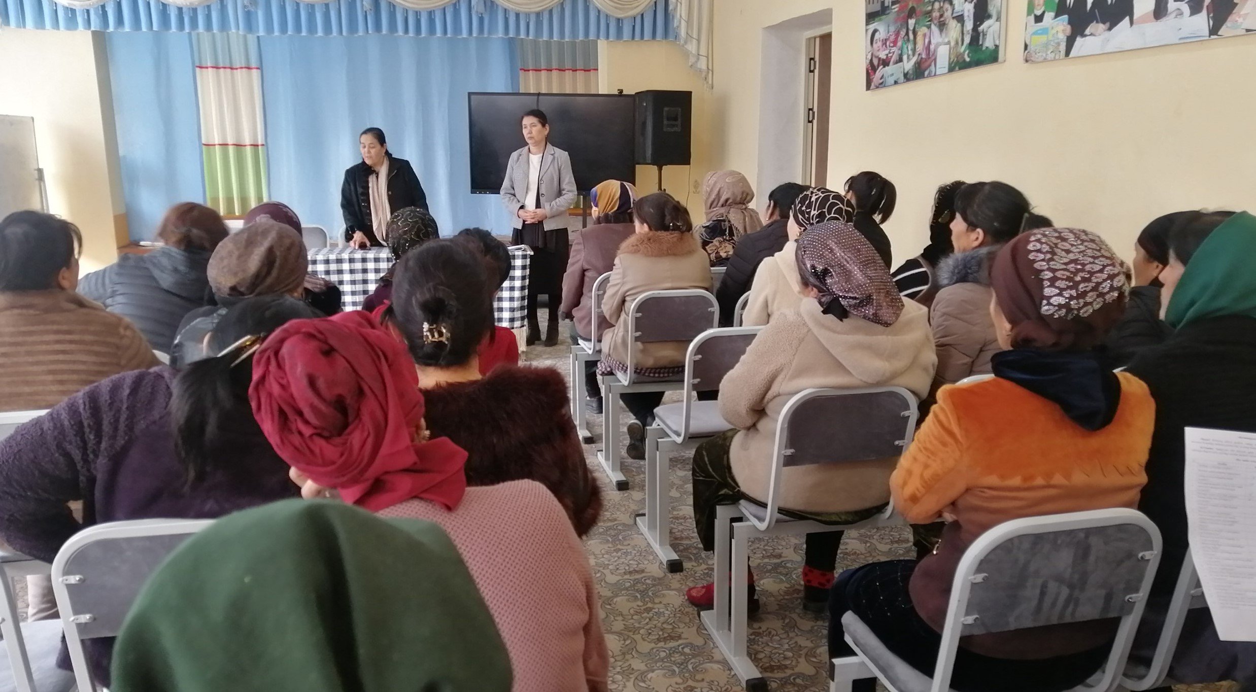 Maktabimizda 8-noyabr kuni 1-chorak yakuni va 2-chorakdagi vazifalar to`g`risida ota-onalat yug`lishi bo'lib o`tdi. Yig`lishda maktab jamoasi va ota-onalar qatnashdi.
